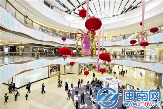 昨晚9點半，泉州市區(qū)萬達廣場，依舊人來人往