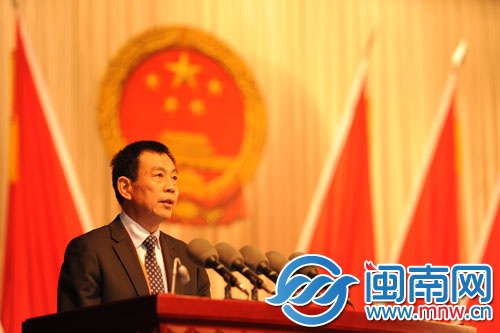 市人大常委會主任陳?；鞴ぷ鲌?bào)告