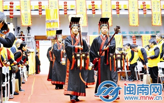 祭祀大典按傳統禮數進行，持續(xù)一個多小時