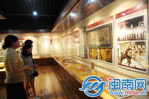 在黎大設有專門的陳列館，讓學生們學習這位僑界領袖